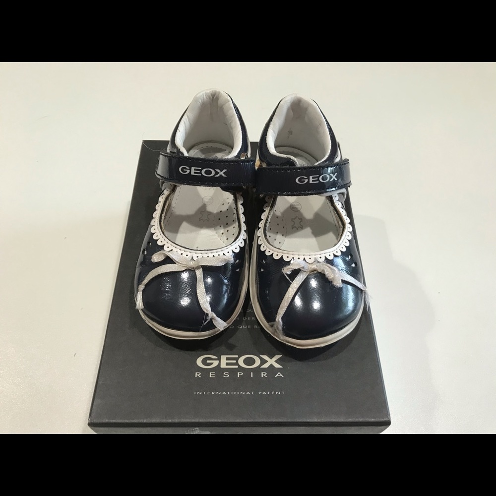 🌱NWOT Girl’s GEOX All Leather Shoes, size 4.5